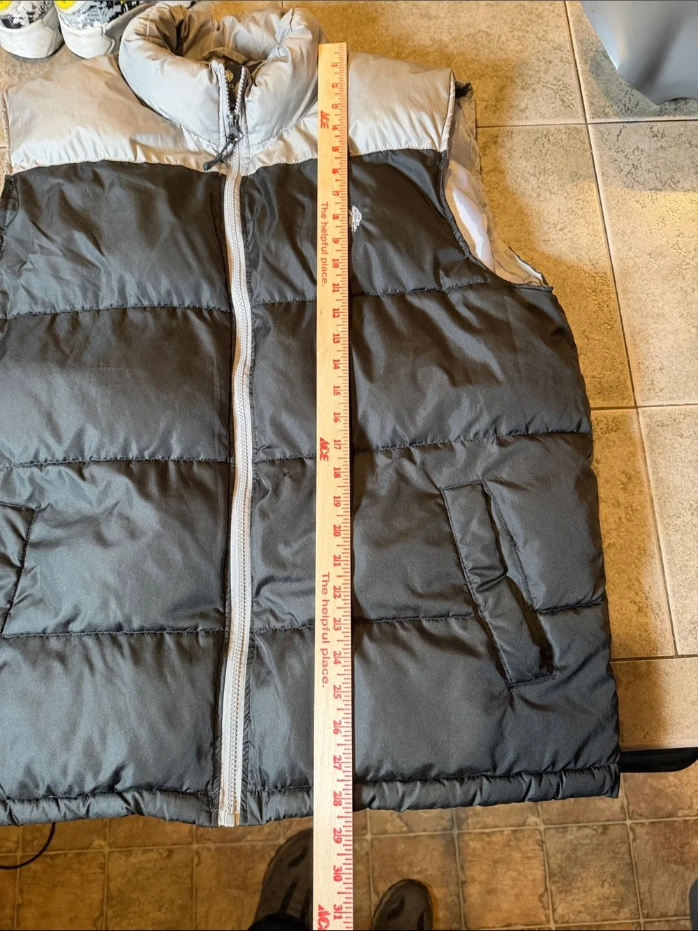 U.S. Polo Assn. Men’s Black and Light Gray Puffer Vest Size XL